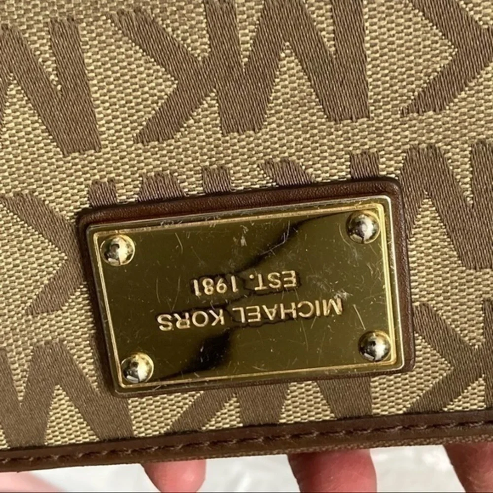 Michael kors signature mk brown and tan clutch zipper wallet